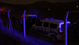 Eşi ve çocuklarını silahla rehin aldı