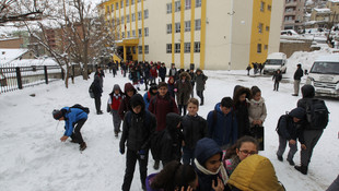 Hakkari'de eğitime kar engeli