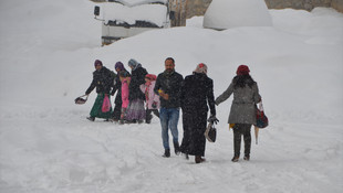 Hakkari'de eğitime kar engeli