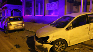 İzmirde trafik kazası: 1i ağır 2 yaralı