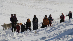 Karda mahsur kalan 3 kardeş kurtarıldı