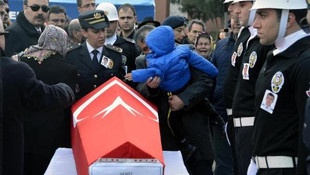 Şehit polis memuru Ulaş Adanada son yolculuğuna uğurlandı