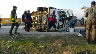 Tarım işçilerini taşıyan minibüs devrildi: 8 yaralı