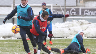 Trabzonspor, kar altında çalıştı