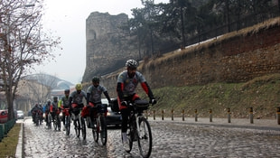 Türk öğrencilerden bisikletli Balkan turu