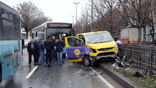 Unkapanında dolmuşla otobüs çarpıştı!