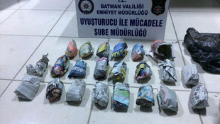 Uyuşturucu satıcıları polisten kaçamadı