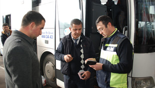 Yolcu kılığında otobüs denetimi