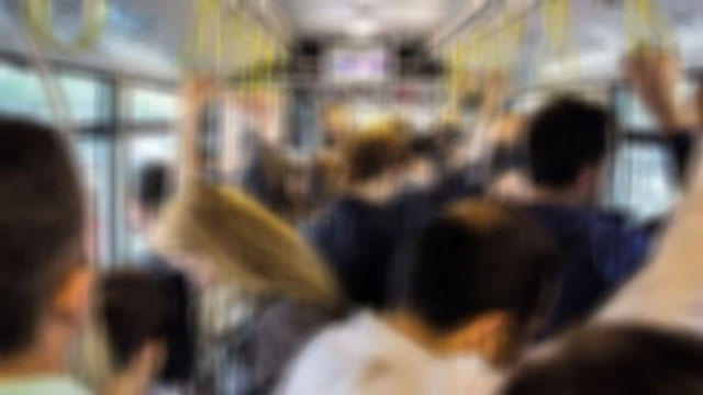 Metrobüste skandal! Oyuncuyum deyip taciz etti