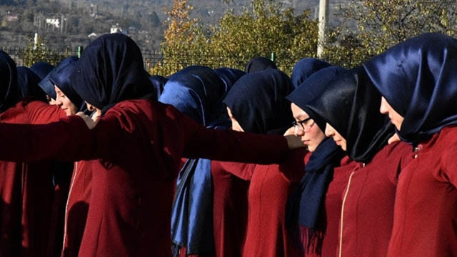 Kız İmam Hatip lisesin Atatürk koreografisi