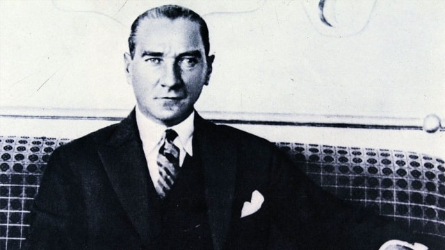 Skandal! Türkçe kitabında Atatürke büyük saygısızlık