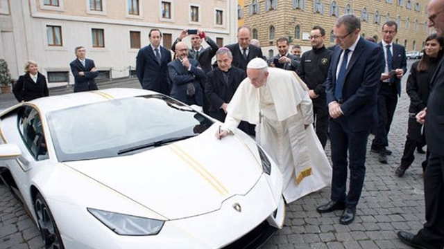 Papadan satılık Lamborghini!