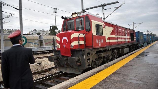 Demir İpek Yolunun ilk treni oraya ulaştı!