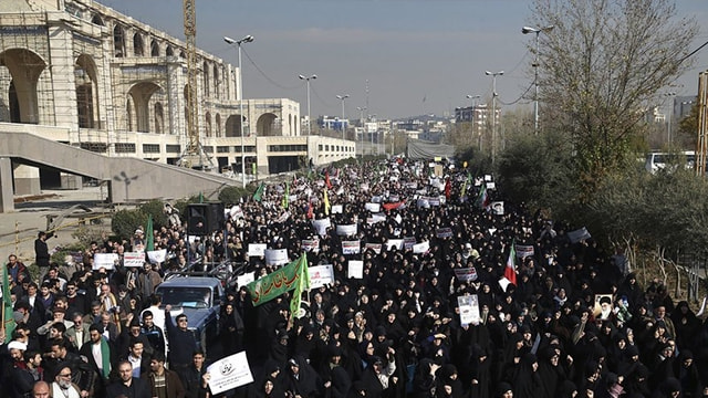 İranda halk sokakta! 2009den beri böylesi olmadı