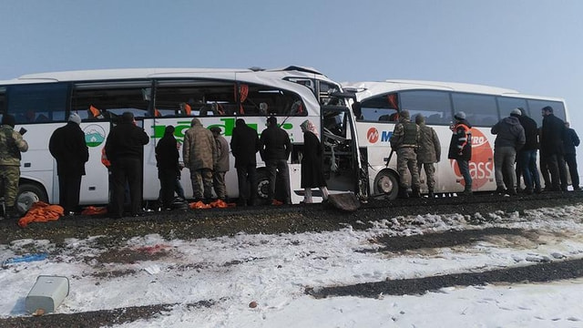 Iğdırda otobüsler çarpıştı: 8 ölü 26 yaralı