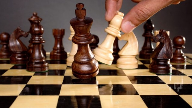 İsrailli ile satranç oynayan İranlıya ceza istendi