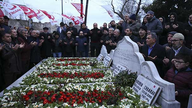 Eski başbakan Necmettin Erbakan mezarı başında anıldı