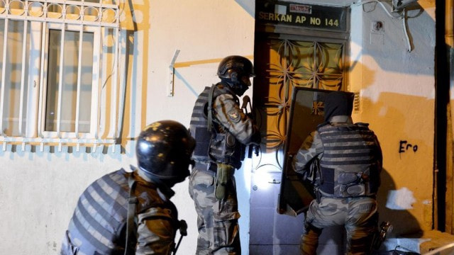 İstanbulda uyuşturucu tacirlerine şafak baskını