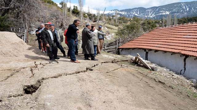 Heyelan Antalyayı vurdu! 12 ev boşaltıldı
