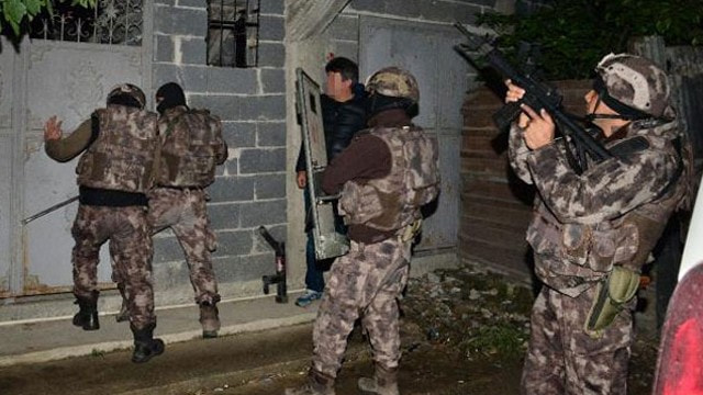 Adanada sosyal medya operasyonu! 13 kişi gözaltında 