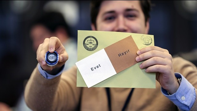 Referandum için halk sandık başında!