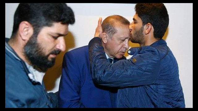 Cumhurbaşkanı Erdoğan, o evlatların babasını teselli etti