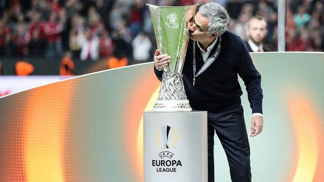 Mourinho tükürdüğünü yaladı!