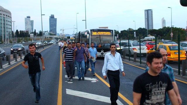 Metrobüs arıza yaptı İstanbul felç!