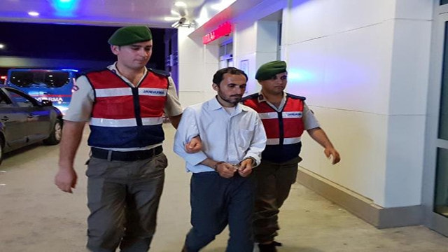Türk Bayrağını indirmek isteyen yolcu gözaltına alındı