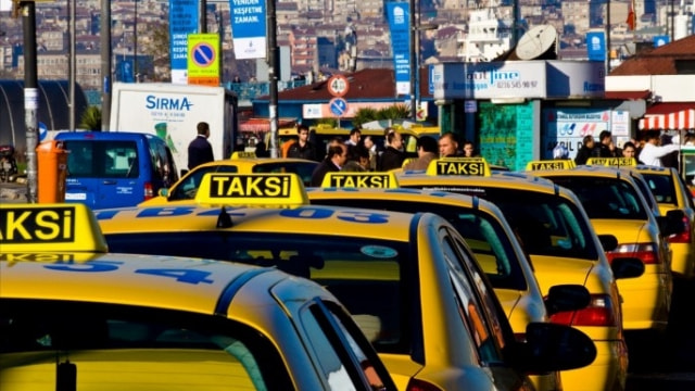 İstanbulda taksi ve minibüslere dev operasyon!