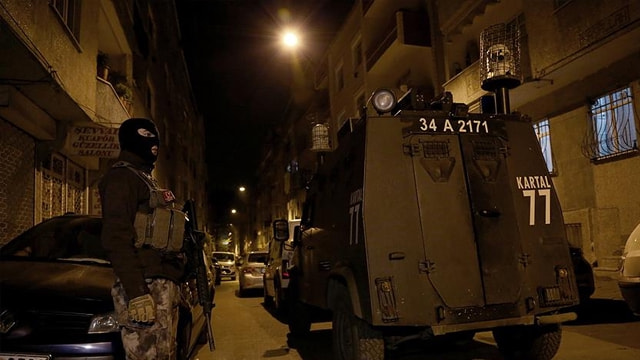 İstanbulda DEAŞa ait 15 adrese baskın: 74 gözaltı