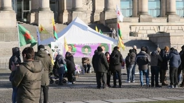 PKK, Alman Meclisi önünde çadır açtı