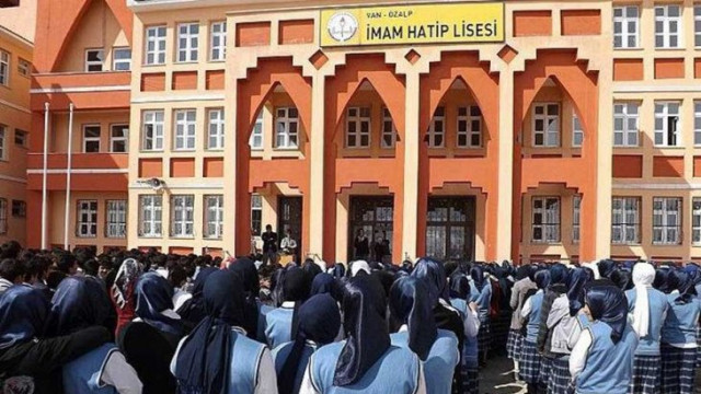 İmam Hatipler deizme kayıyor! Eşçinsellik normalleşiyor