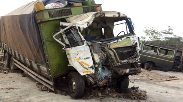 Ganada trafik kazası: 13 ölü
