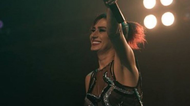 İzmirde Yıldız Tilbe izdihamı