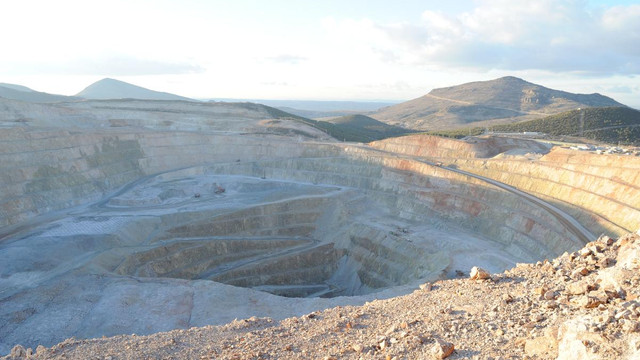 2015 yılının son altın külçesi döküldü