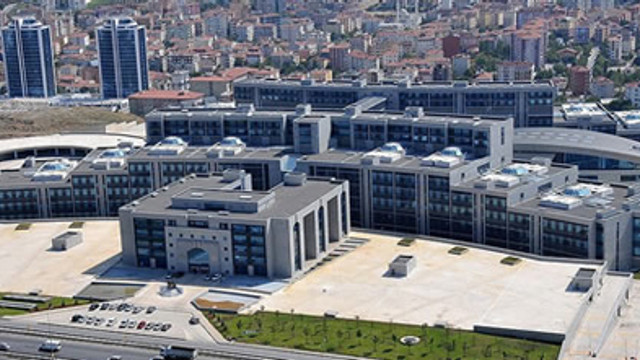 Adalet Sarayı tuvaletinde silah bulundu