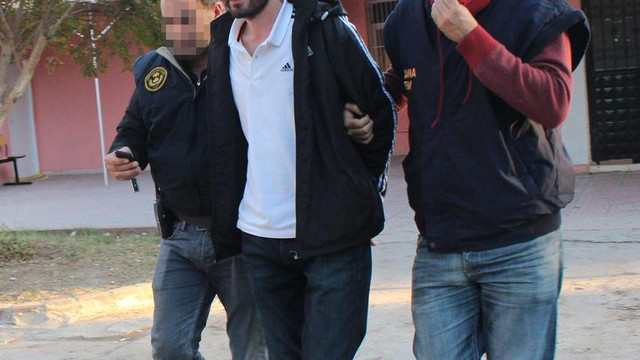 Adana'da izinsiz gösteriye polis müdahalesi