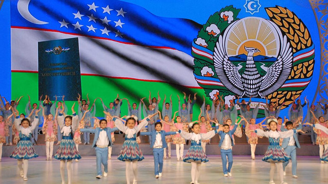 Özbekistan'da Anayasa Bayramı kutlamaları