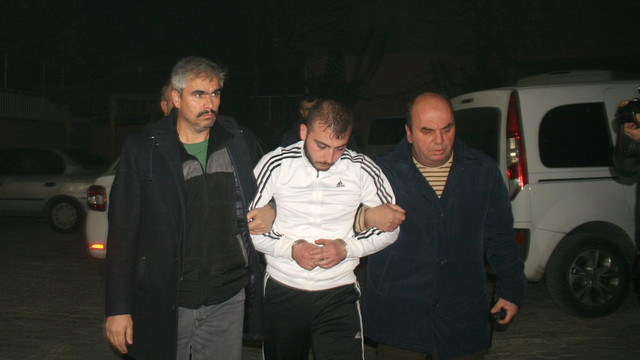 Araç kundaklanma anı güvenlik kamerasında