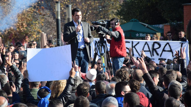 Arnavutluk'ta hükümet karşıtı protesto