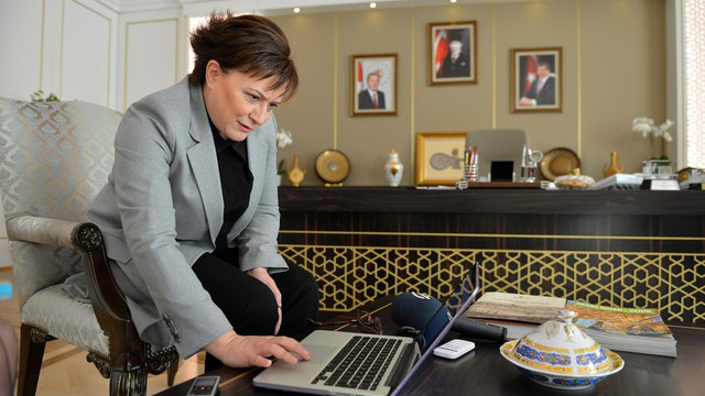 Bakan Sarı, AA'nın "Yılın Fotoğrafları" oylamasına katıldı