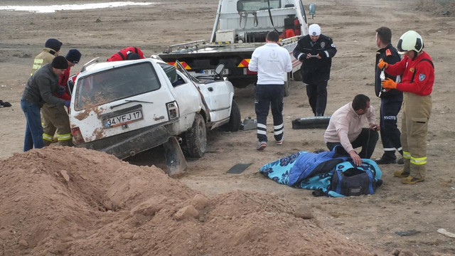 Balıkesir'de otomobil şarampole devrildi: 5 yaralı