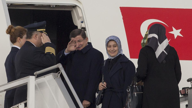 Başbakan Davutoğlu Azerbaycan'a gitti