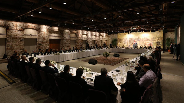 Başbakan Davutoğlu bilim insanlarıyla buluştu