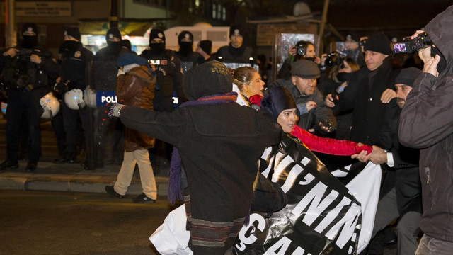 Başkentte, "izinsiz" gösteriye polis müdahalesi