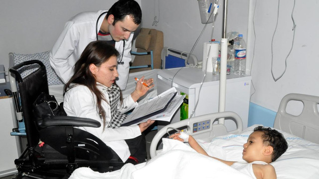 Bedensel engelli Sare'nin hedefi dermatolog olmak