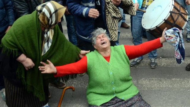 Belediye başkanı "ÇED toplantısına" tabutta getirildi