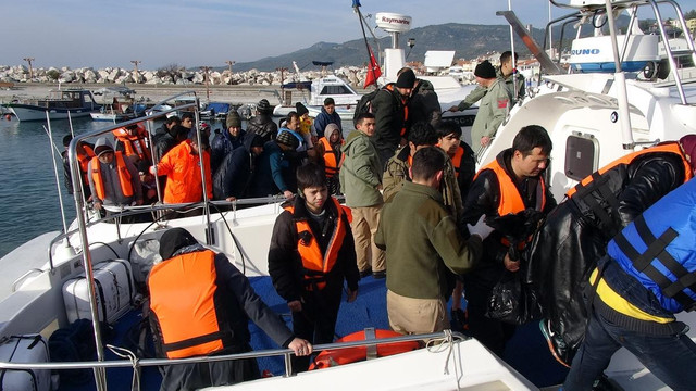 Boğulma tehlikesi geçiren kaçaklar kurtarıldı
