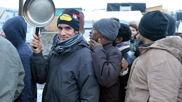 Calais'deki sığınmacılara yardım
